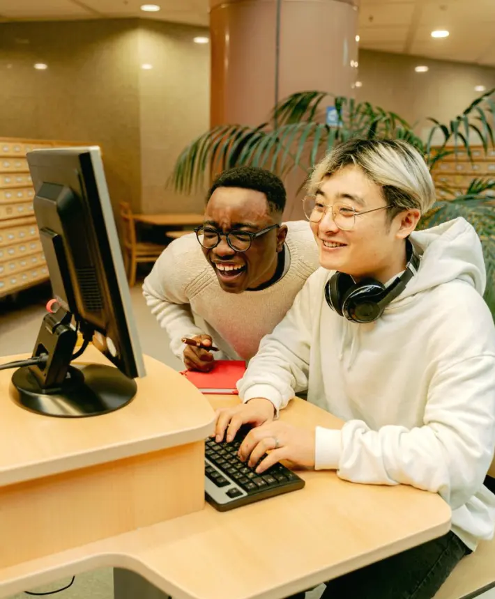 How the course teaches captioning, practice and feedback